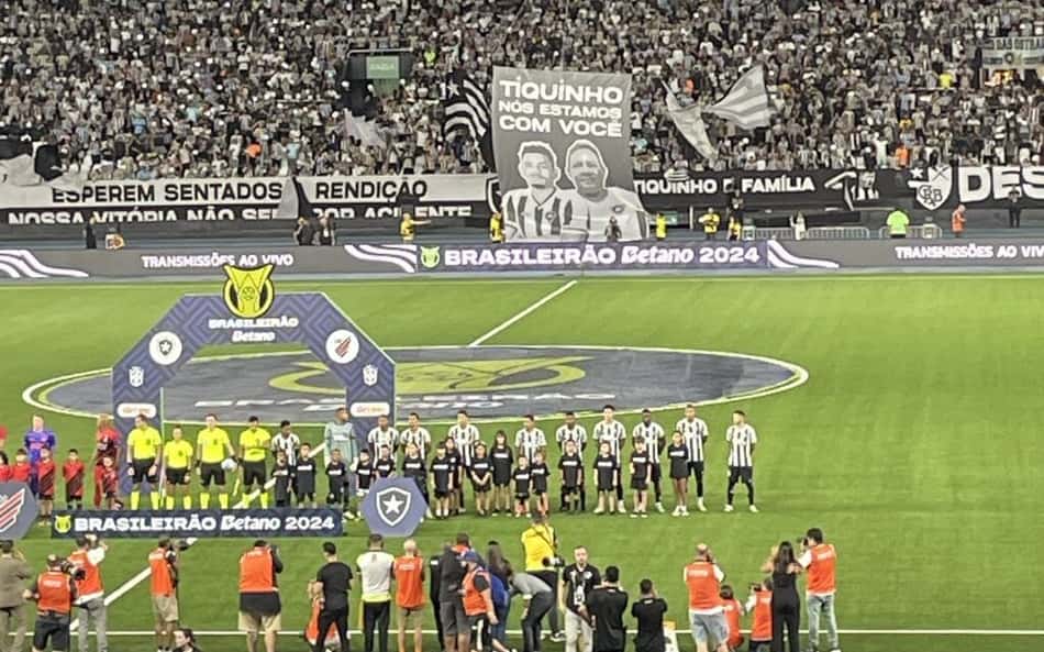 Botafogo inaugura nova iluminação no Niltão e torcedores comentam: 'Tá cheio de dinheiro