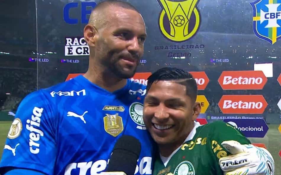 Weverton 'invade' entrevista, e Rony revela segredo em gol do Palmeiras contra o Bragantino