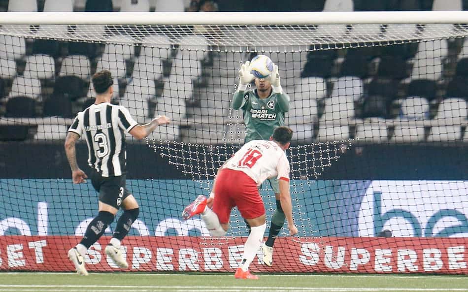 John salva o Botafogo e torcedores vão à loucura na web: 'EU TE AMO'