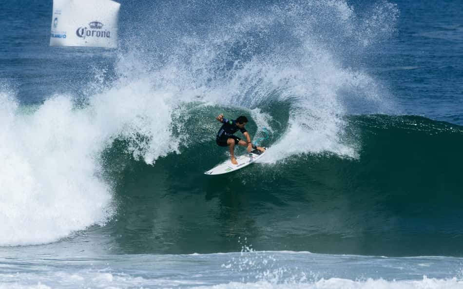 Yago Dora e Ítalo Ferreira brilham e farão final brasileira na WSL, em Saquarema