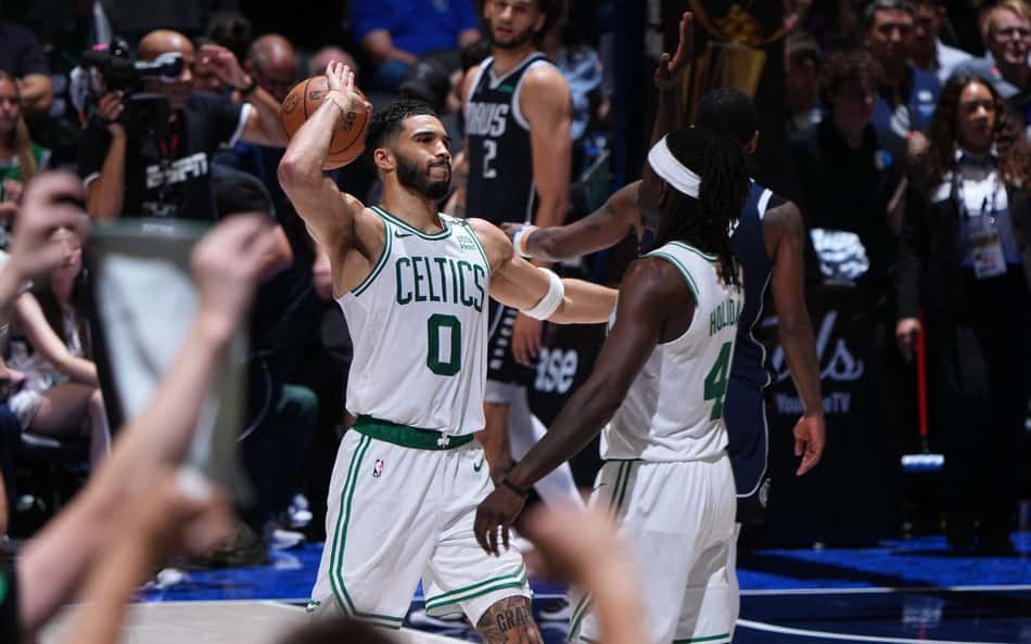 Boston bate Dallas mais uma vez, e internautas reagem: 'Acabou, já é campeão'
