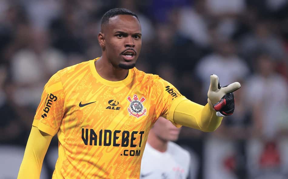 Jornalista cita erro da diretoria do Corinthians em possível saída de Carlos Miguel: 'Grotesco'