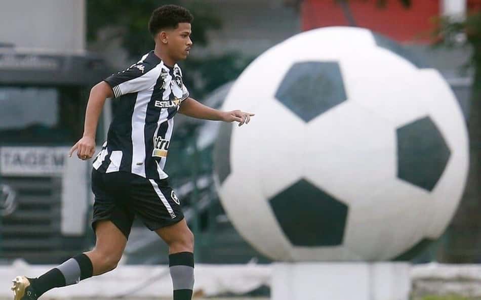 Botafogo encaminha emprestimo de joia para o futebol português