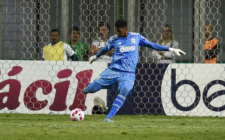 Corinthians se aproxima de contratação de Hugo Souza