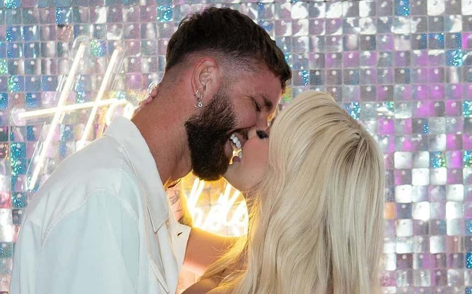 Karoline se declara a Léo Pereira, do Flamengo, e texto chama atenção: 'Homem de verdade'