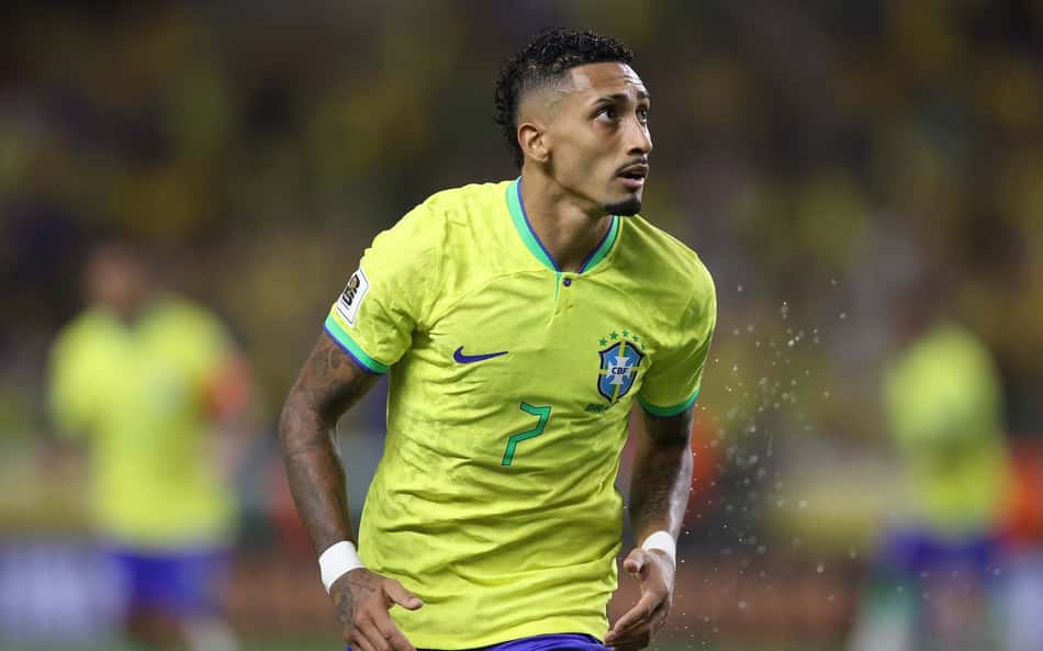 Raphinha, da Seleção Brasileira, responde declaração de Ronaldinho Gaúcho: 'Pediu ingresso para ver nosso jogo'