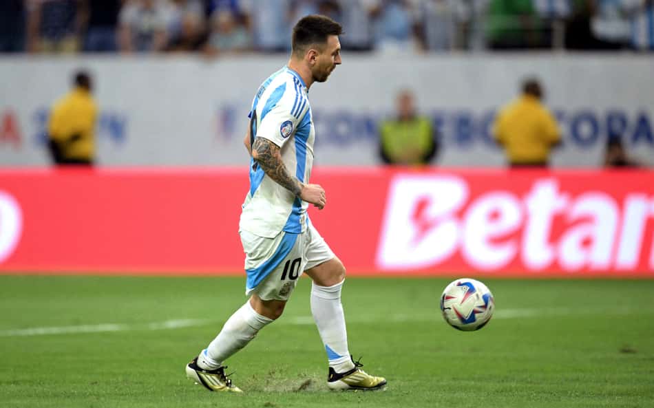 Irritado, Messi fala sobre pênalti perdido: 'Foi um erro'