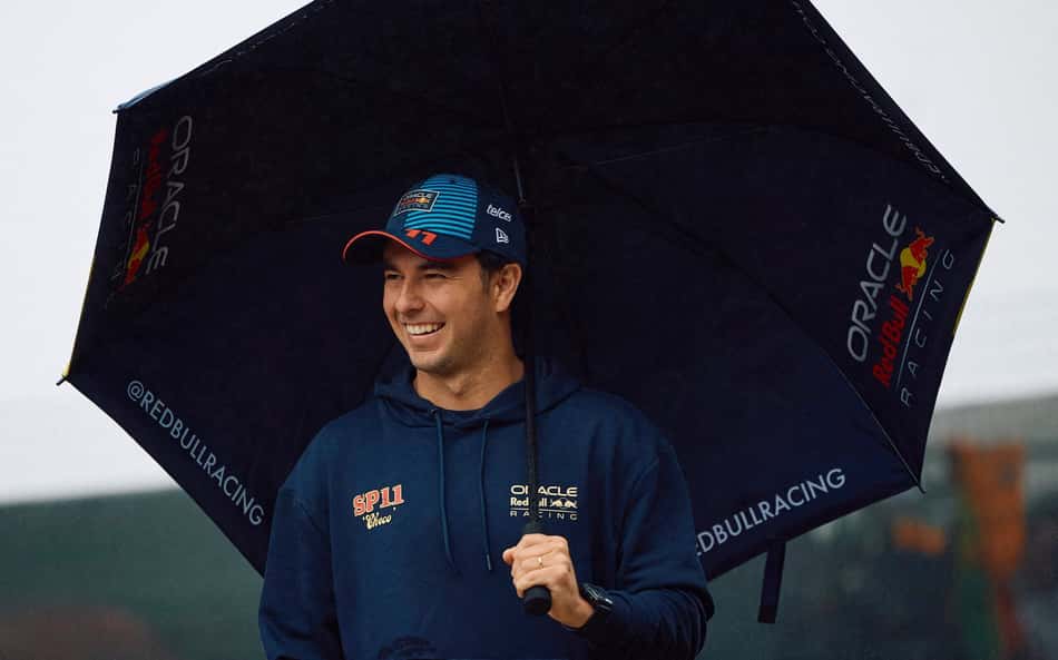 Red Bull volta a cobrar 'frustrante' Pérez e cita título: 'Temos de pontuar com dois carros'