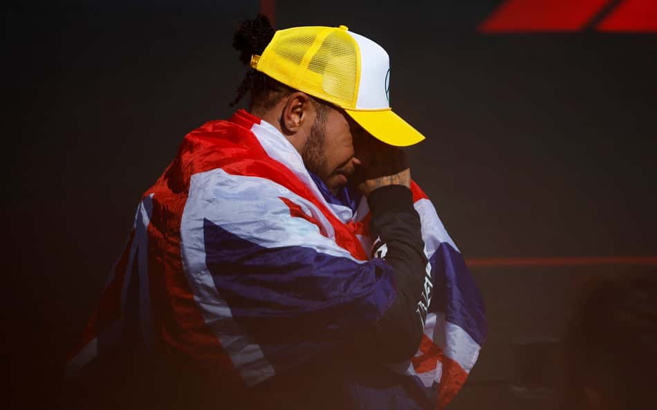 Hamilton usa Barrichello como exemplo em "vitória mais emocionante"