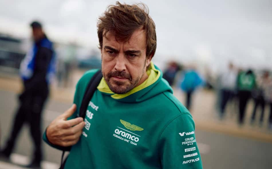 Alonso diz que Aston Martin estava 'confusa', mas garante: 'Agora entendemos a situação'