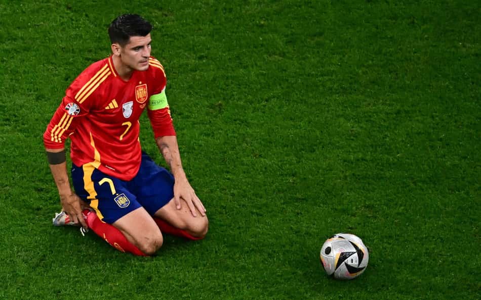'Fora da final?': Morata leva carrinho de segurança e gera reações na internet