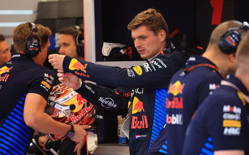 F1: Verstappen dispara e diz que 'talvez tenha de fazer sozinho' estratégias da Red Bull