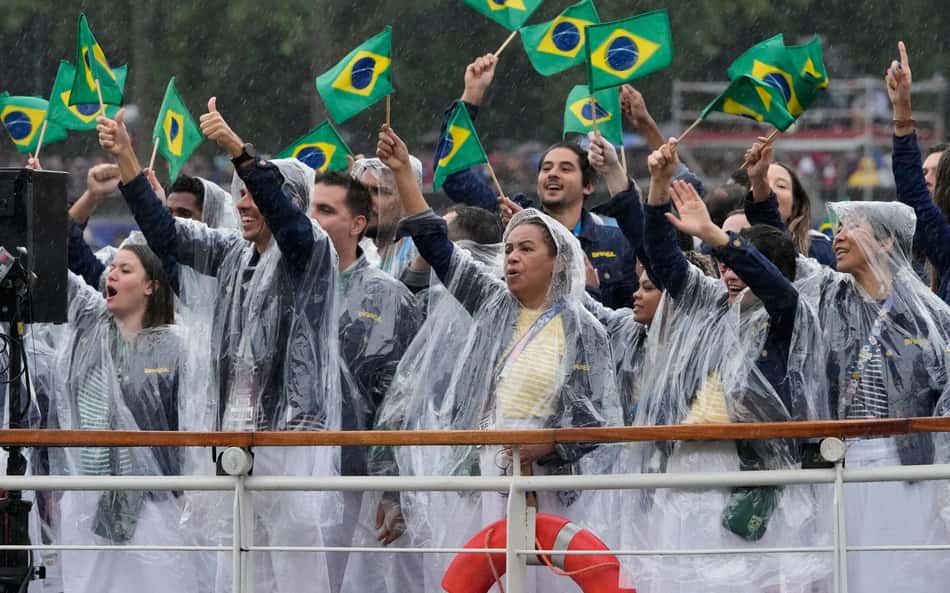 Abertura das Olimpíadas: com 135 medalhas, veja números dos 403 porta-bandeiras da cerimônia