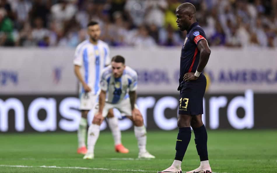 Internautas surtam com Enner Valencia: 'Inimigo da população brasileira'