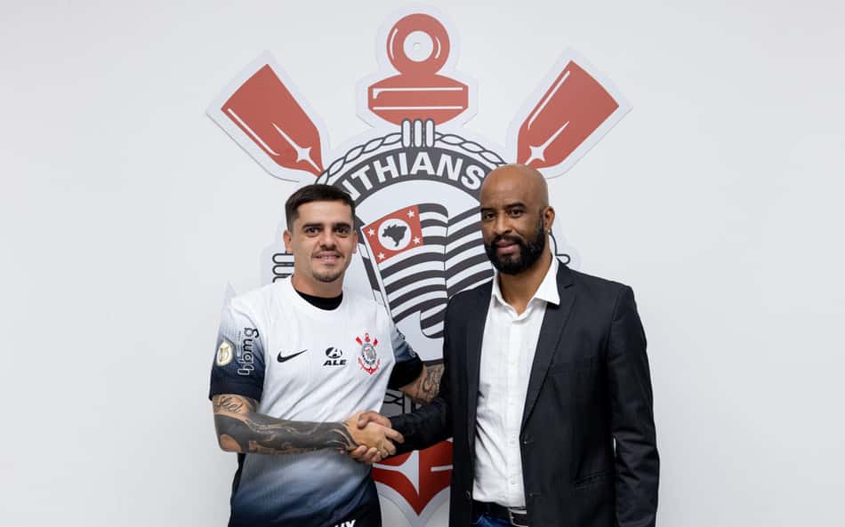 Corinthians anuncia renovação de contrato com Fagner