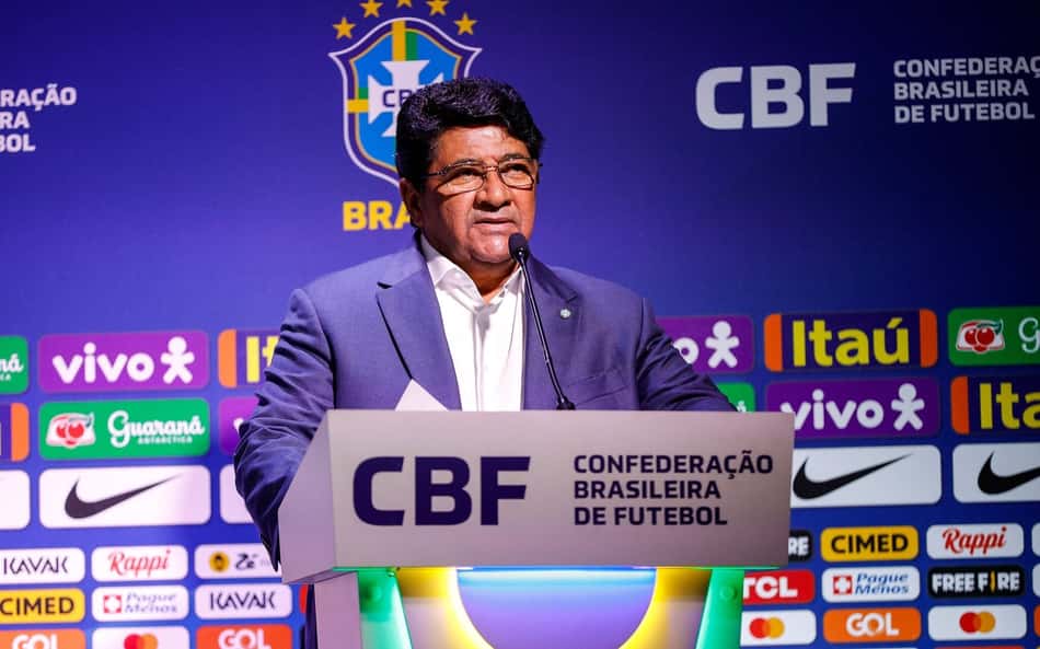 Presidente da CBF se pronuncia após ter boneco 'enforcado' por torcedores do Botafogo
