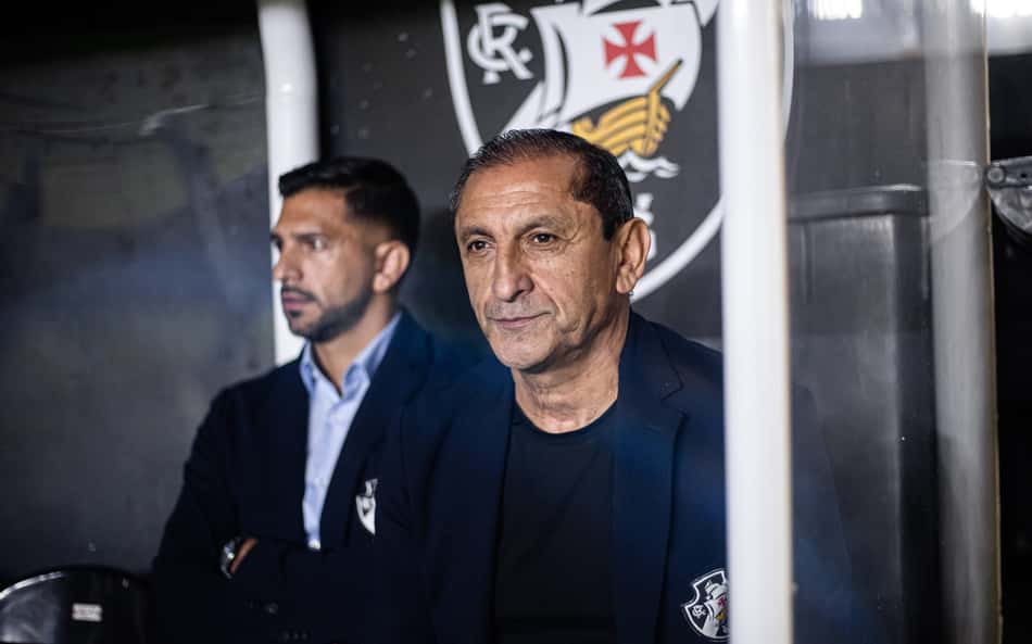 Torcedores do Fluminense pedem técnico do rival: 'Livrou o Vasco do rebaixamento'