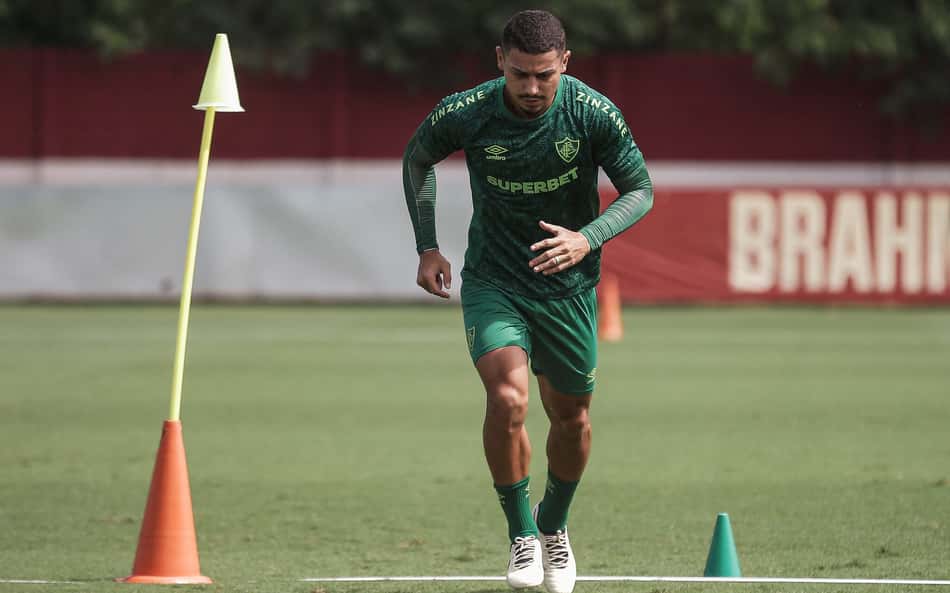 Mano Menezes confirma retorno de André ao time titular e brinca: 'É o único escalado'