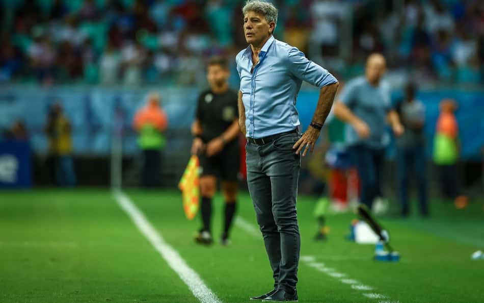 Foto 'histórica' de Renato Portaluppi, técnico do Grêmio, rende memes na web