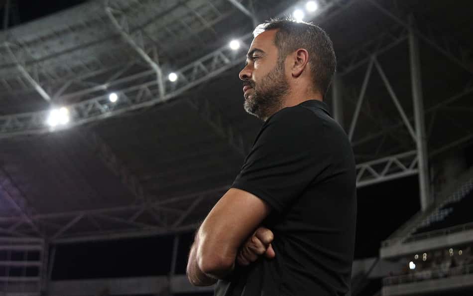 Botafogo negocia com reforço do futebol europeu indicado por Artur Jorge