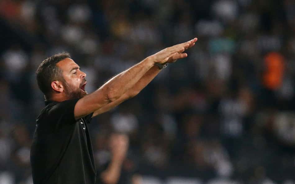Artur Jorge se anima com trio de reforços do Botafogo: 'Jogadores que vêm para ajudar'