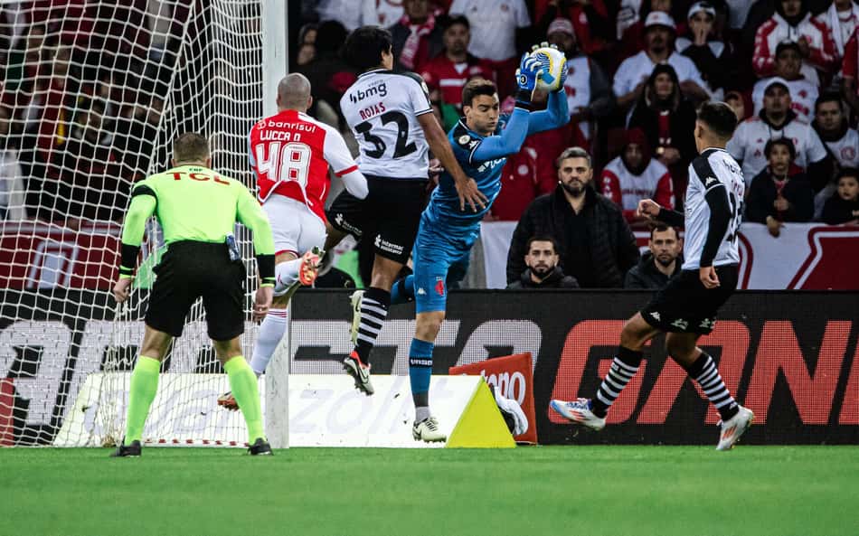 ANÁLISE: Vasco compete, vence, e mostra, mais uma vez, que a solução pode estar em casa