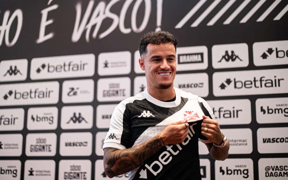 Coutinho, novo reforço do Vasco, tem encontro emocionante com Menino Gui