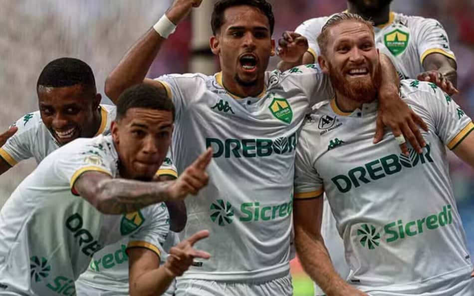 Com brilho de Isidro Pitta, Cuiabá vence o Bahia e se afasta da zona de rebaixamento do Brasileirão