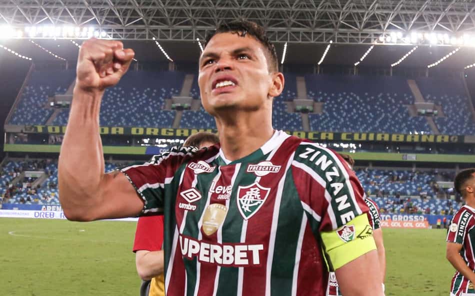 Web se rende a Thiago Silva após estreia: 'Mudou a zaga do Fluminense em uma partida'
