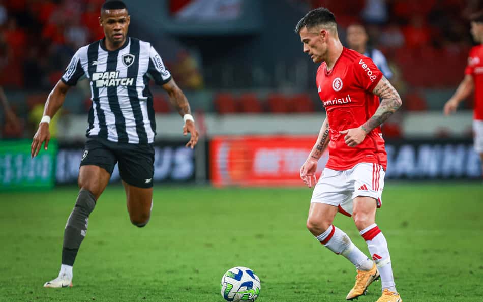 Botafogo x Internacional: onde assistir, horário e escalações do jogo do Brasileirão
