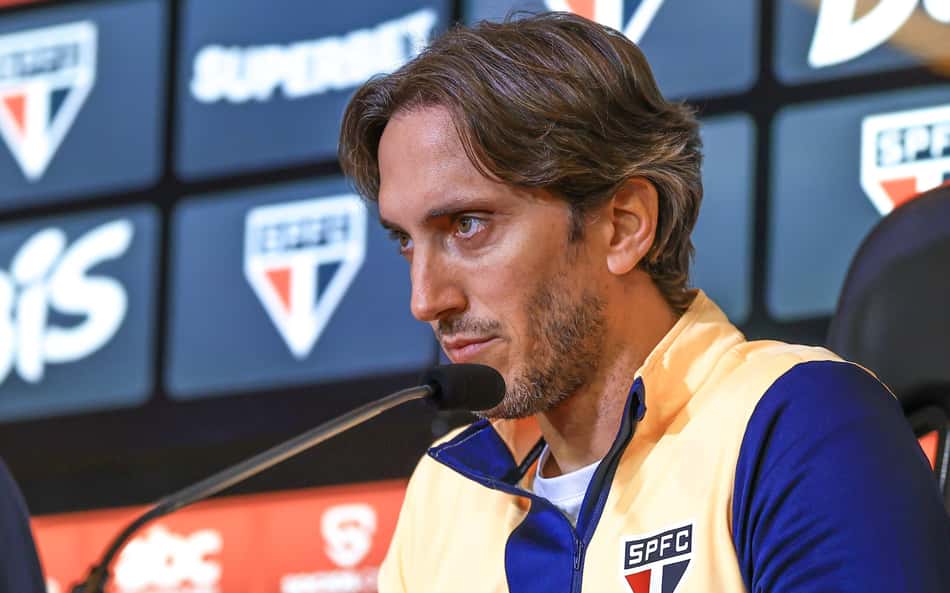 Zubeldía é criticado por postura com repórter após derrota do São Paulo: 'Lamentável'