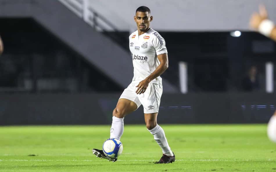 Botafogo leva 'não' de canadense e busca contratação de zagueiro do Santos
