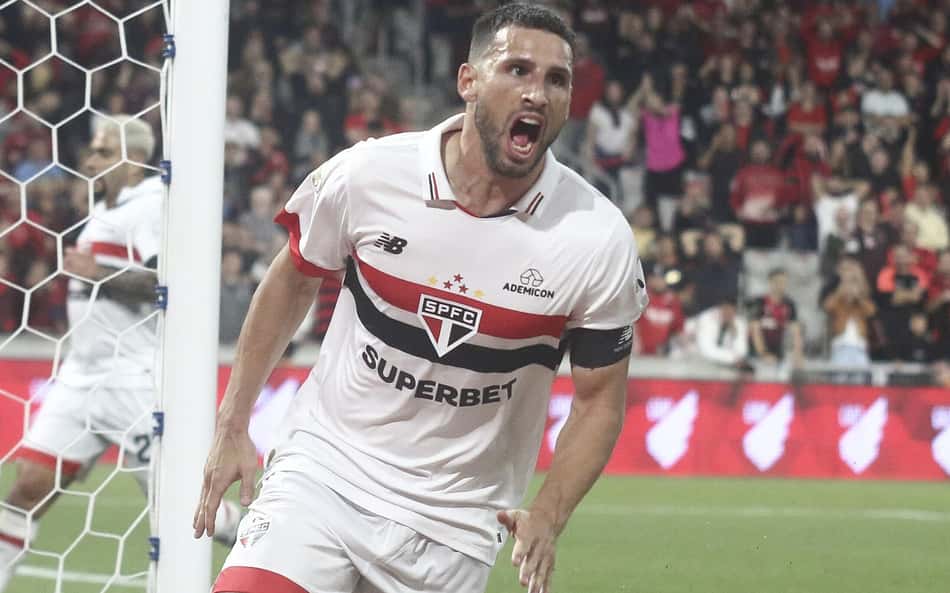São Paulo pode ter retorno de Calleri e laterais contra o Botafogo; veja provável escalação