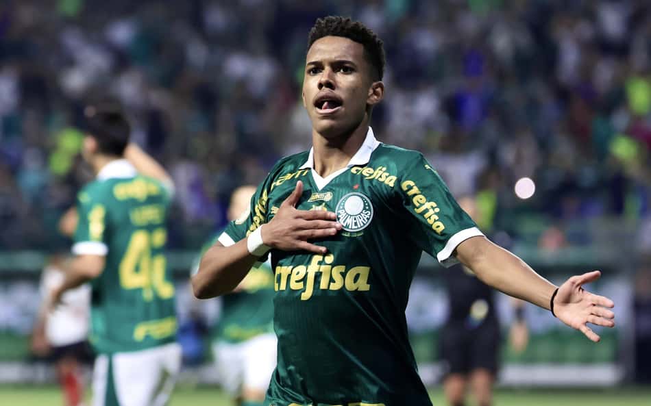 Torcedores do Palmeiras exaltam Estêvão: 'Ronaldo Fenômeno da Barra Funda'
