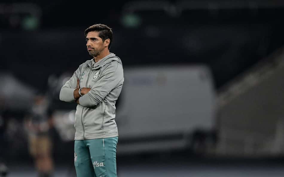 Abel avalia gols sofridos pelo Palmeiras, reclama da arbitragem, mas reconhece: 'É gritante o nosso fraco rendimento'