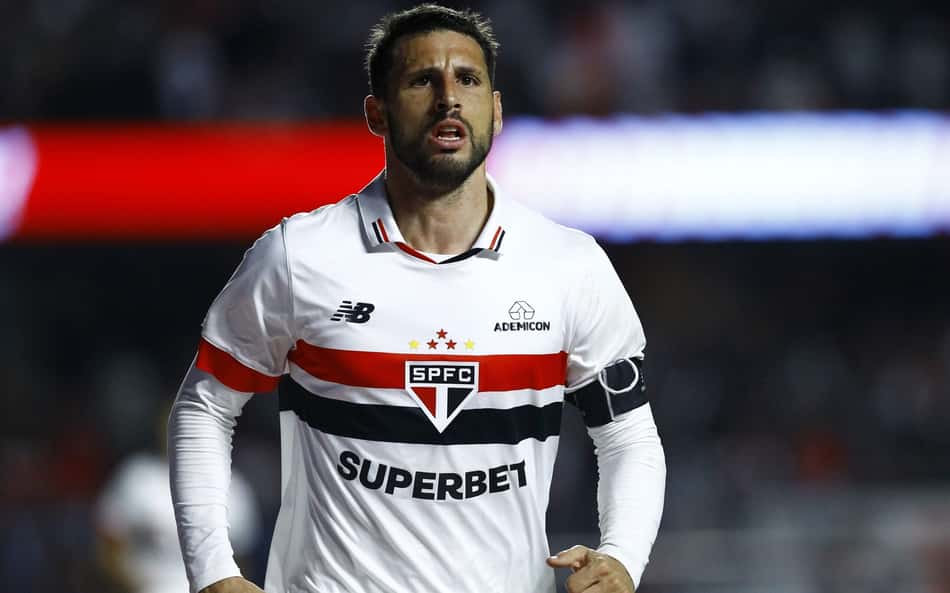 Calleri lamenta chances perdidas pelo São Paulo, mas comemora vantagem na Copa do Brasil: 'Dava para fazer mais'
