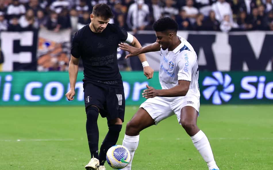 Corinthians e Grêmio empatam em duelo marcado por expulsões