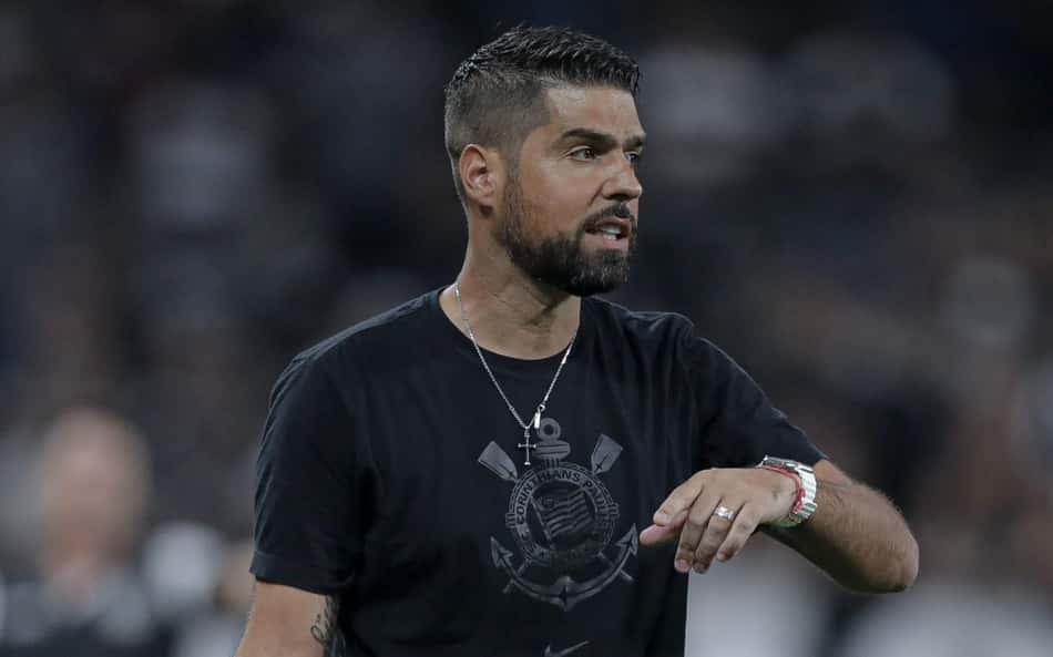 Ídolo do Corinthians aponta erro de António Oliveira contra o Palmeiras: 'É óbvio'