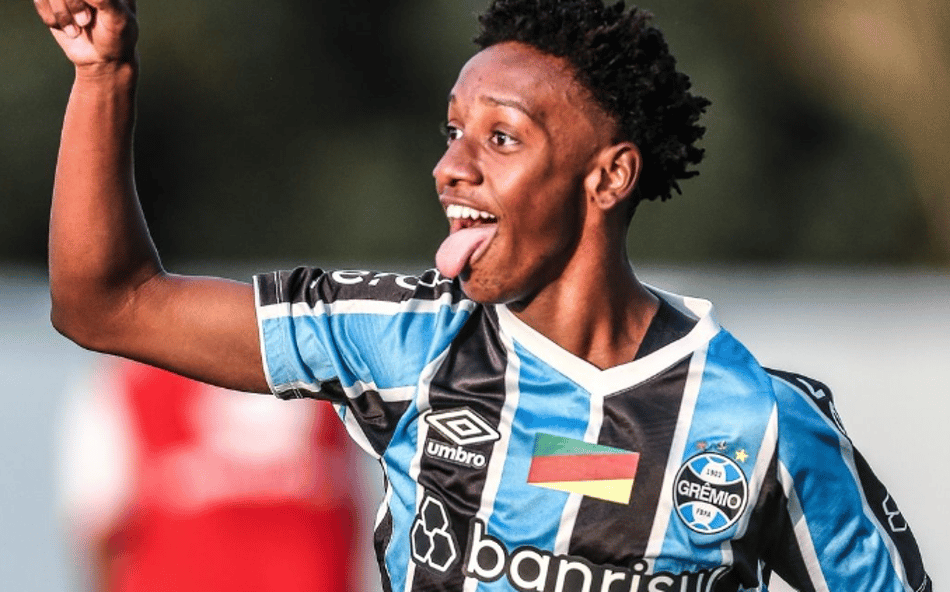 Agenciado por Neymar e procurado pelo Chelsea, joia do Grêmio marca gol no Gre-Nal