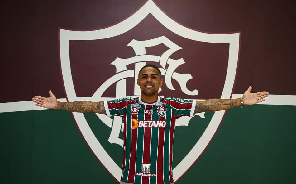 Vídeo de Douglas Costa em festa revolta torcedores do Fluminense: 'Chutou o balde'