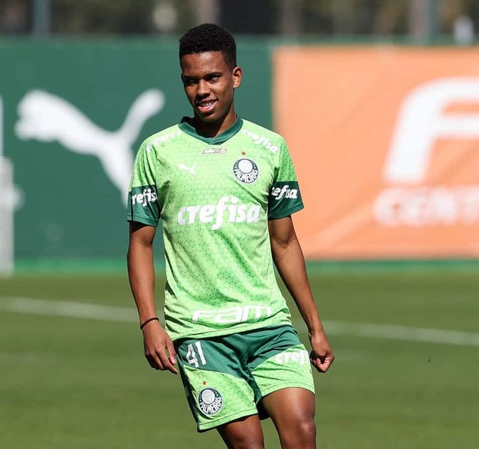 Estêvão no treino do Palmeiras