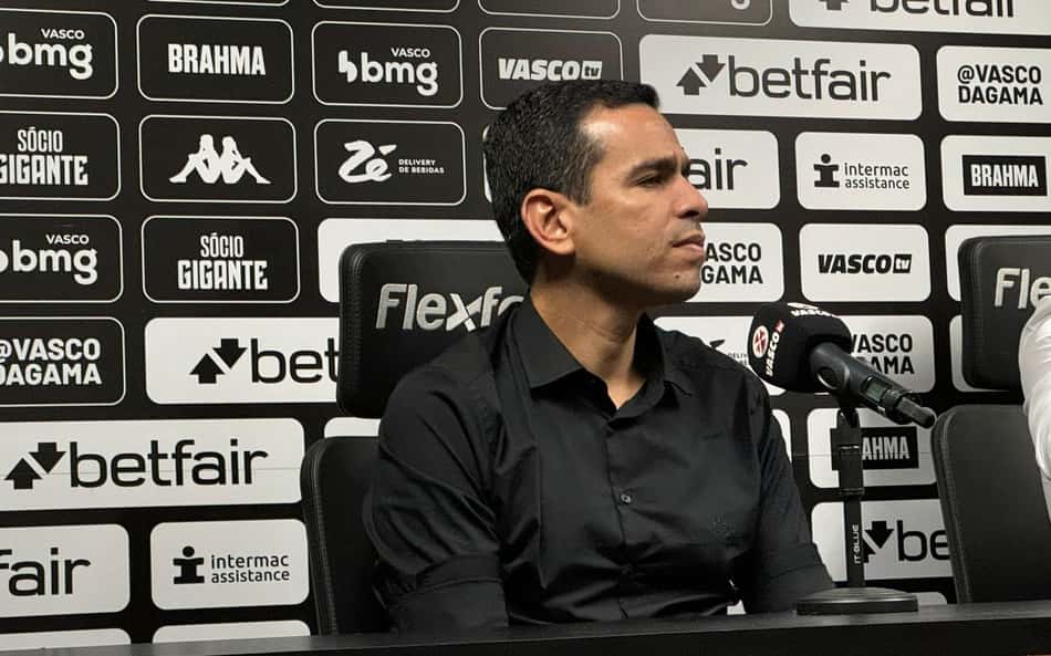 Dirigente do Vasco detona arbitragem em derrota para o Grêmio: 'Pré-condicionada'