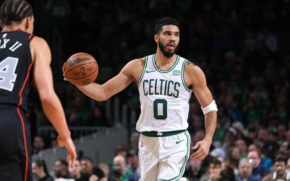 Saiba o motivo de Jayson Tatum chamar Michael Jordan de 'tio'