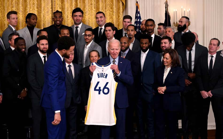 Durante mandato, Joe Biden recebeu campeões da NBA e NFL na Casa Branca; veja fotos