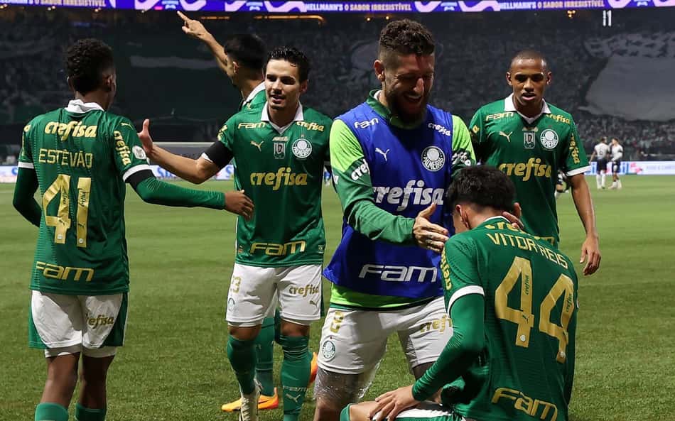 Palmeiras 'se salva' com a base em meio a desfalques e possível erro de planejamento