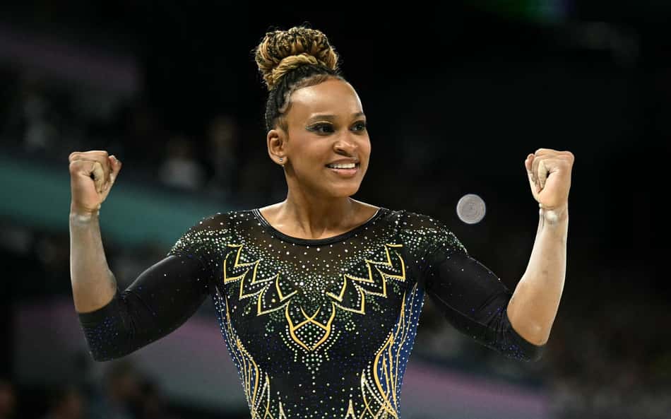 Técnico de Rebeca Andrade dá declaração polêmica: 'Só tem chance se a Biles errar'