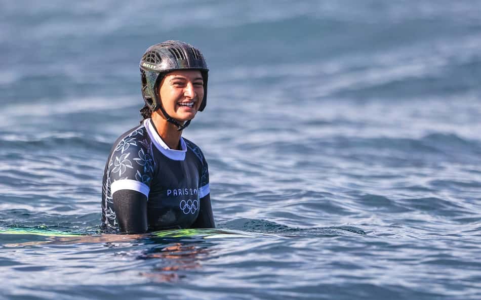 Olimpíadas: Luana Silva vence bateria e garante vaga nas oitavas do surfe feminino