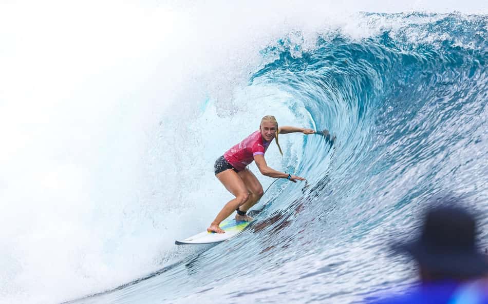 Olimpíadas: Tati Weston-Webb vence repescagem e avança às oitavas no surfe