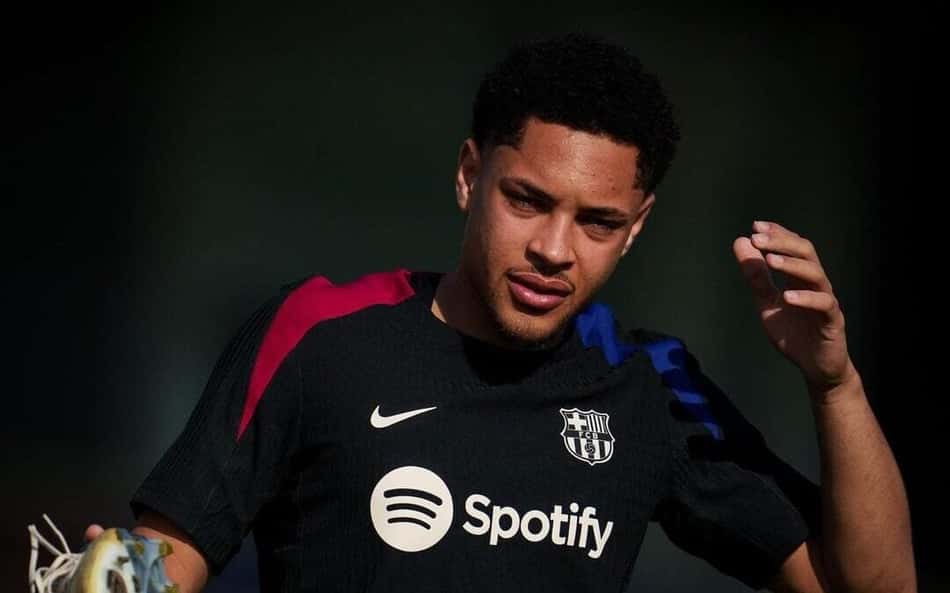 Vitor Roque recebe proposta do Al-Hilal e toma decisão sobre futuro
