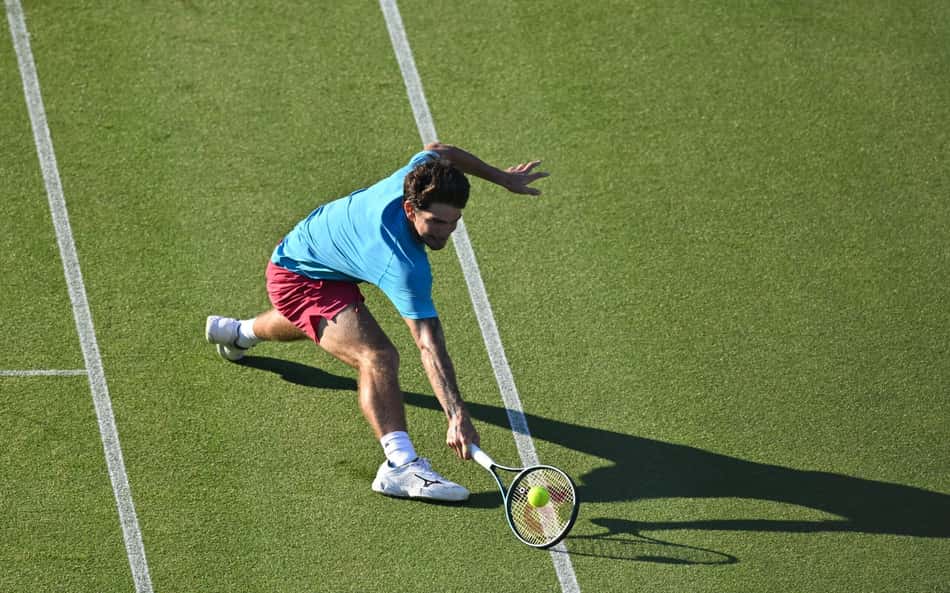 Thiago Wild sai do buraco, salva match-point e vira jogo incrível em Wimbledon